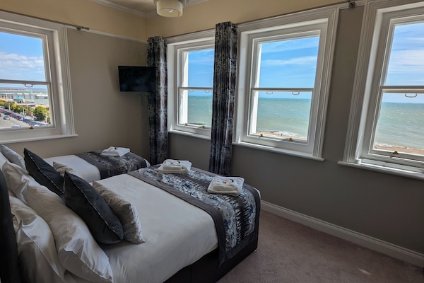Superior Triple Room with Sea View | In-room safe, desk, iron/ironing board, free WiFi