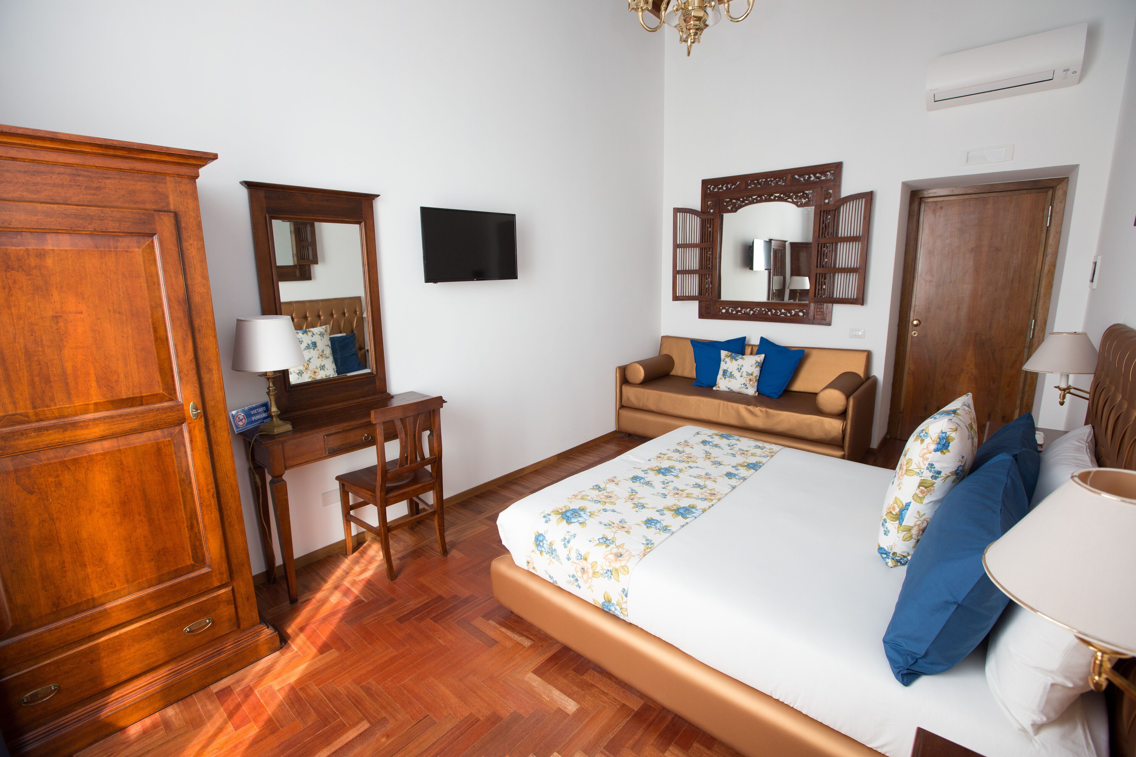 Caja de seguridad en la habitación y sistema de insonorización 