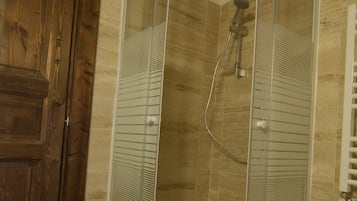 Habitación doble | Ducha del cuarto de baño