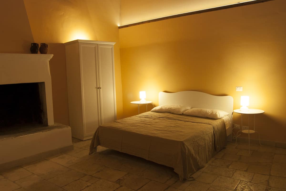 Premium bedding, minibar, desk, cots/infant beds