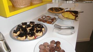 Café da manhã com buffet todos os dias mediante uma taxa