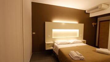 Doppelzimmer | Zimmersafe, Schreibtisch, laptopgeeigneter Arbeitsplatz