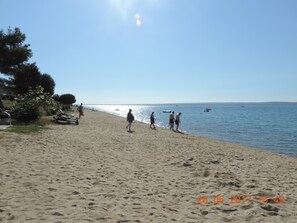 Privat strand, gratis strandcabanor, solstolar och snorkling