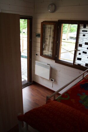 Chalet | 1 bedroom, premium bedding, iron/ironing board, free cribs/infant beds