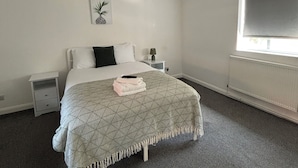 Standard Double Room, 1 Double Bed, Non Smoking | Desk, iron/ironing board, cribs (surcharge), rollaway beds (surcharge) - Tlk Apartments And Hotel (Orpington)