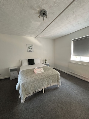Standard Double Room, 1 Double Bed, Non Smoking | Desk, iron/ironing board, cribs (surcharge), rollaway beds (surcharge) - Tlk Apartments And Hotel (Orpington)