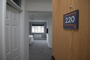 Deluxe Double Room, 1 Double Bed | Desk, iron/ironing board, cribs/infant beds, rollaway beds - Tlk Apartments And Hotel (Orpington)