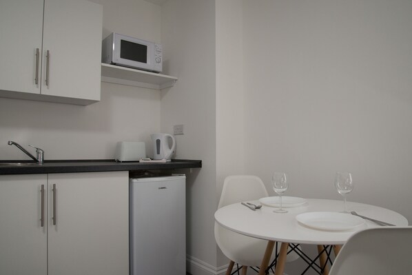 Double Room, 1 Double Bed | In-room dining - Tlk Apartments And Hotel (Orpington)