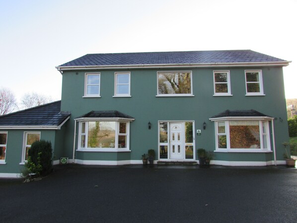 Front of property - Watersedge (Kenmare)