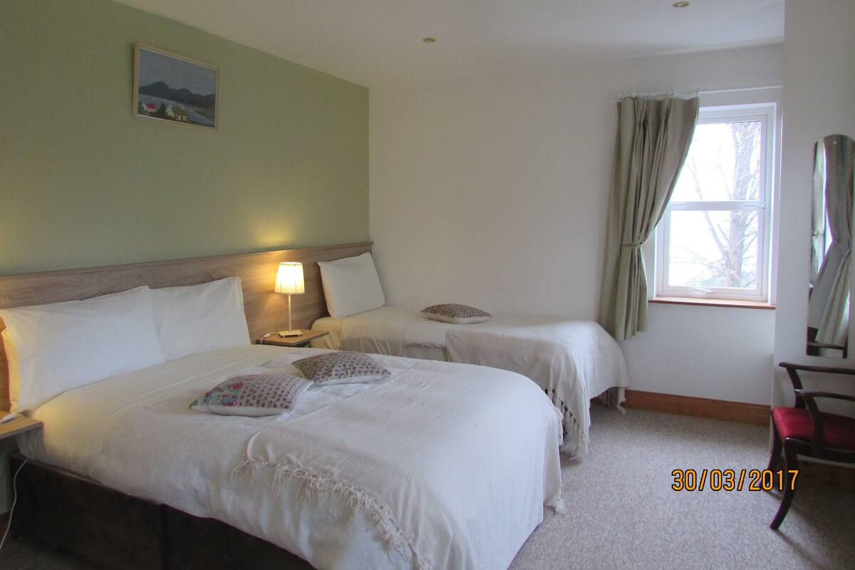 Double Room | Premium bedding, desk, iron/ironing board (on request), cribs (free)