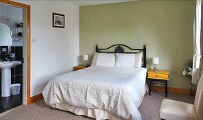 Double Room | Premium bedding, desk, iron/ironing board, free cribs/infant beds - Watersedge (Kenmare)