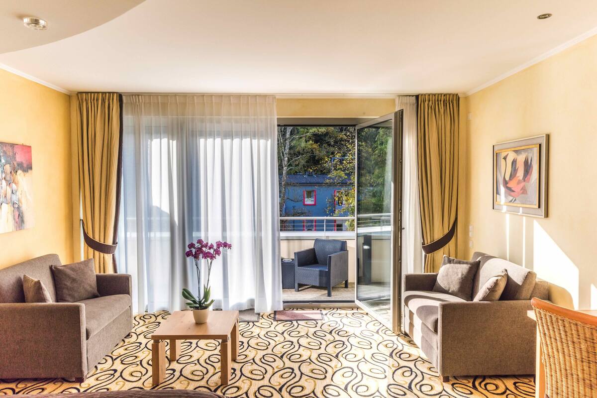Comfort Suite, River View | Premium bedding, minibar, in-room safe, desk