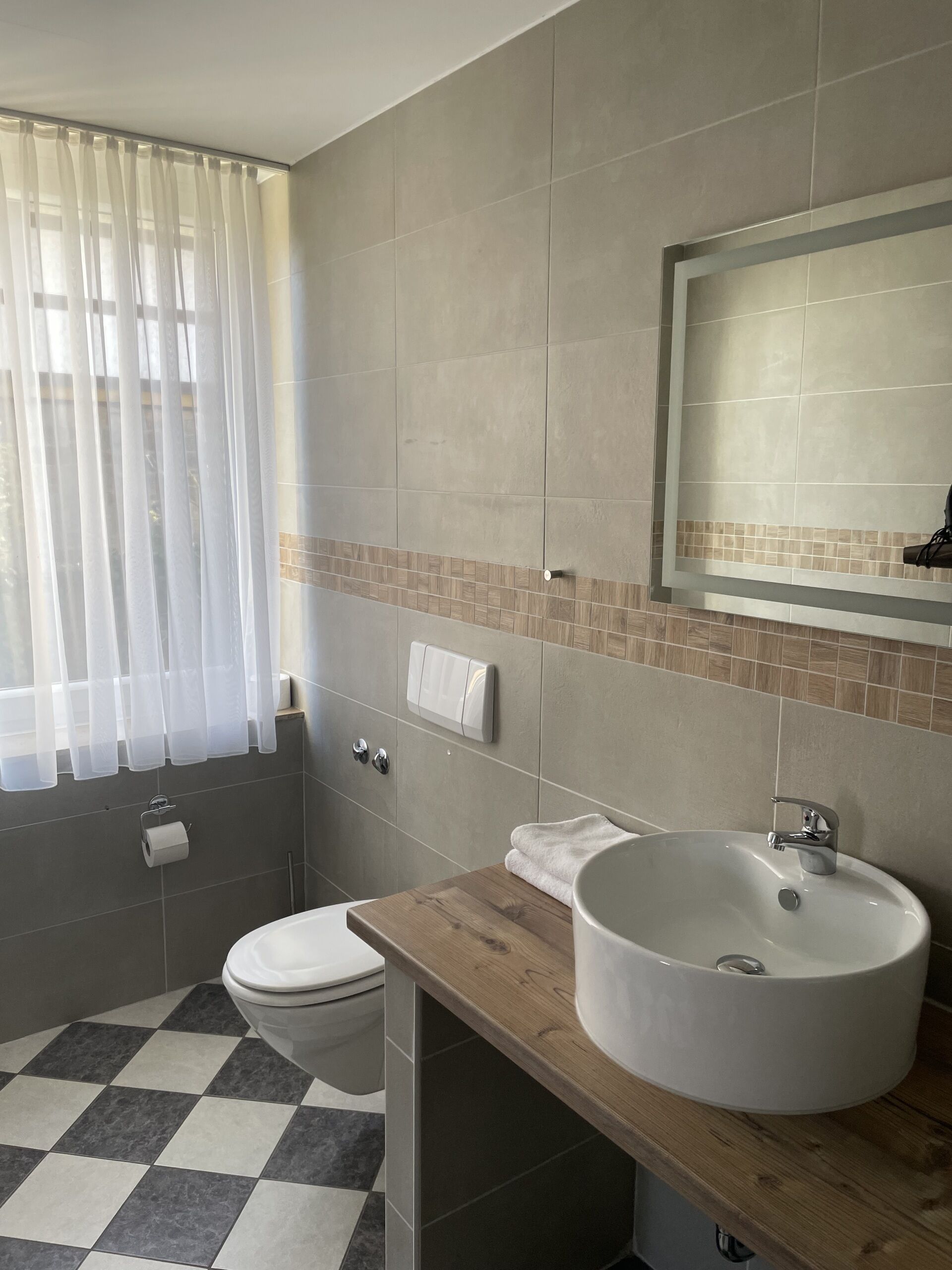 standard double room, private bathroom | bathroom