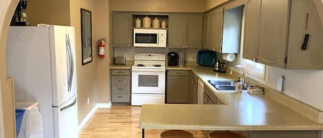 Fridge, microwave, stovetop, dishwasher