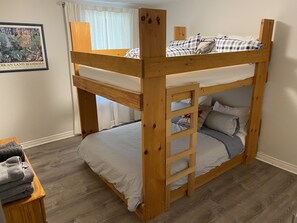 4 quartos, ferros/tábuas de passar roupa, Wi-Fi, roupa de cama