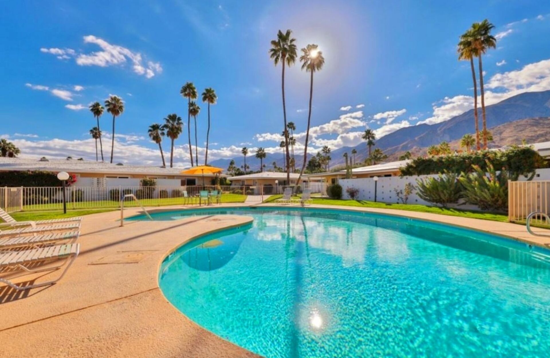 ☆Mid Century Modern  on Golf Course - So. PS Amazing Views-3 Pools, Spa & Views☆