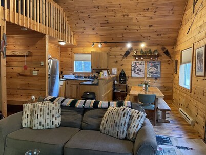 Lake Cabin Near Pictured Rocks Swimming, Raft, Boat & Fire Pit