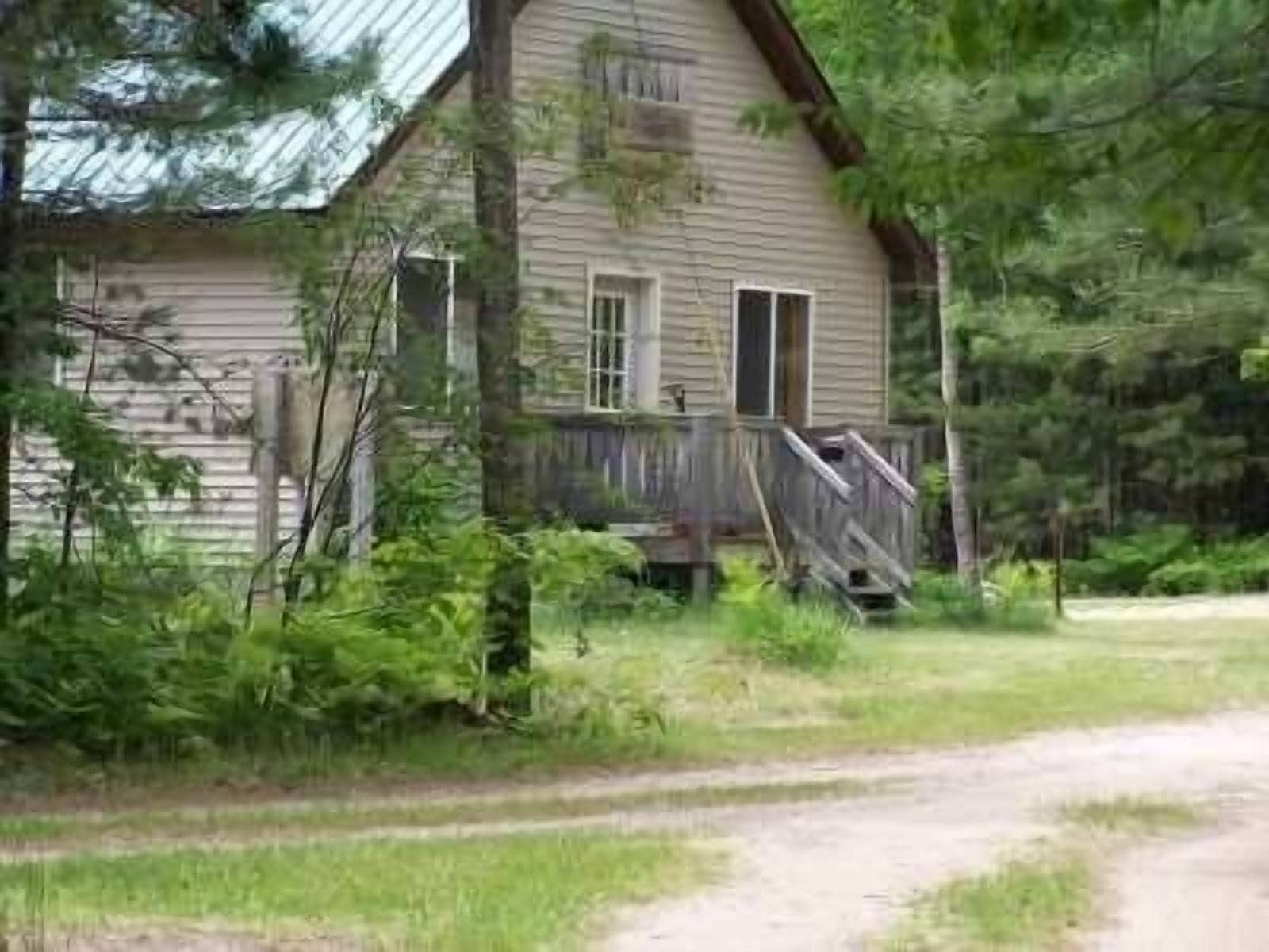 Quiet Rustic Cabin, Lake Access, Near Pictured Rocks! Boat, raft