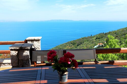 DIO GUESTHOUSES - VILLA VIGLA 3 B/R VILLA WITH PRIVATE GARDEN AND SWIMMING POOL