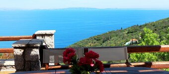 DIO GUESTHOUSES - VILLA VIGLA 3 B/R VILLA WITH PRIVATE GARDEN AND SWIMMING POOL
