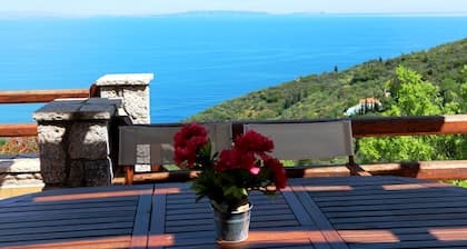 DIO GUESTHOUSES - VILLA VIGLA 3 B/R VILLA WITH PRIVATE GARDEN AND SWIMMING POOL