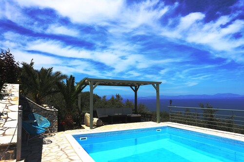 DIO GUESTHOUSES - VILLA VIGLA VILLA 3 B / R AVEC JARDIN PRIVÉ ET PISCINE