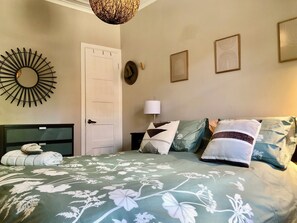 3 Schlafzimmer, Schreibtisch, BĂŒgeleisen/BĂŒgelbrett, kostenloses WLAN