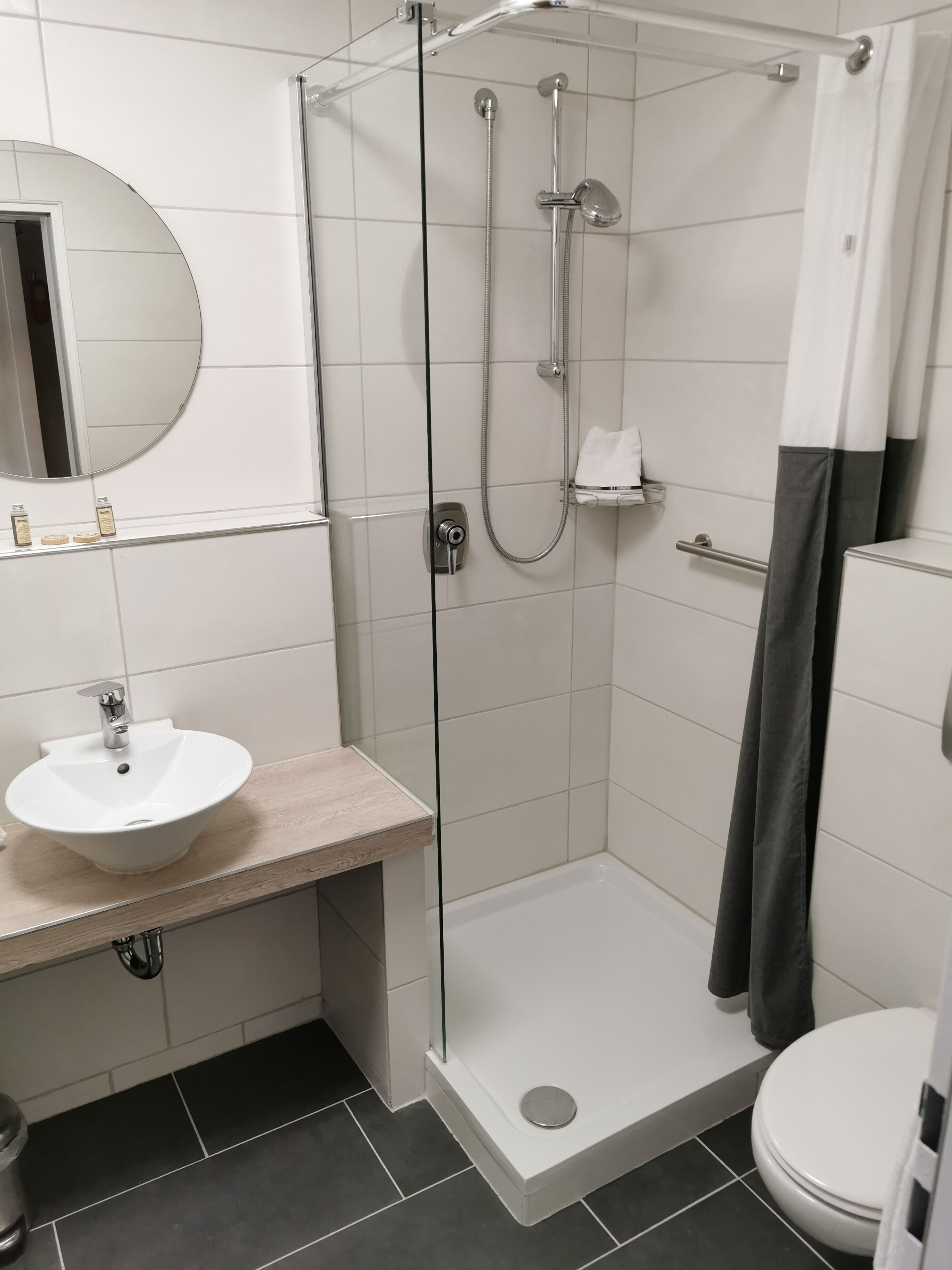 comfort triple room, private bathroom | bathroom