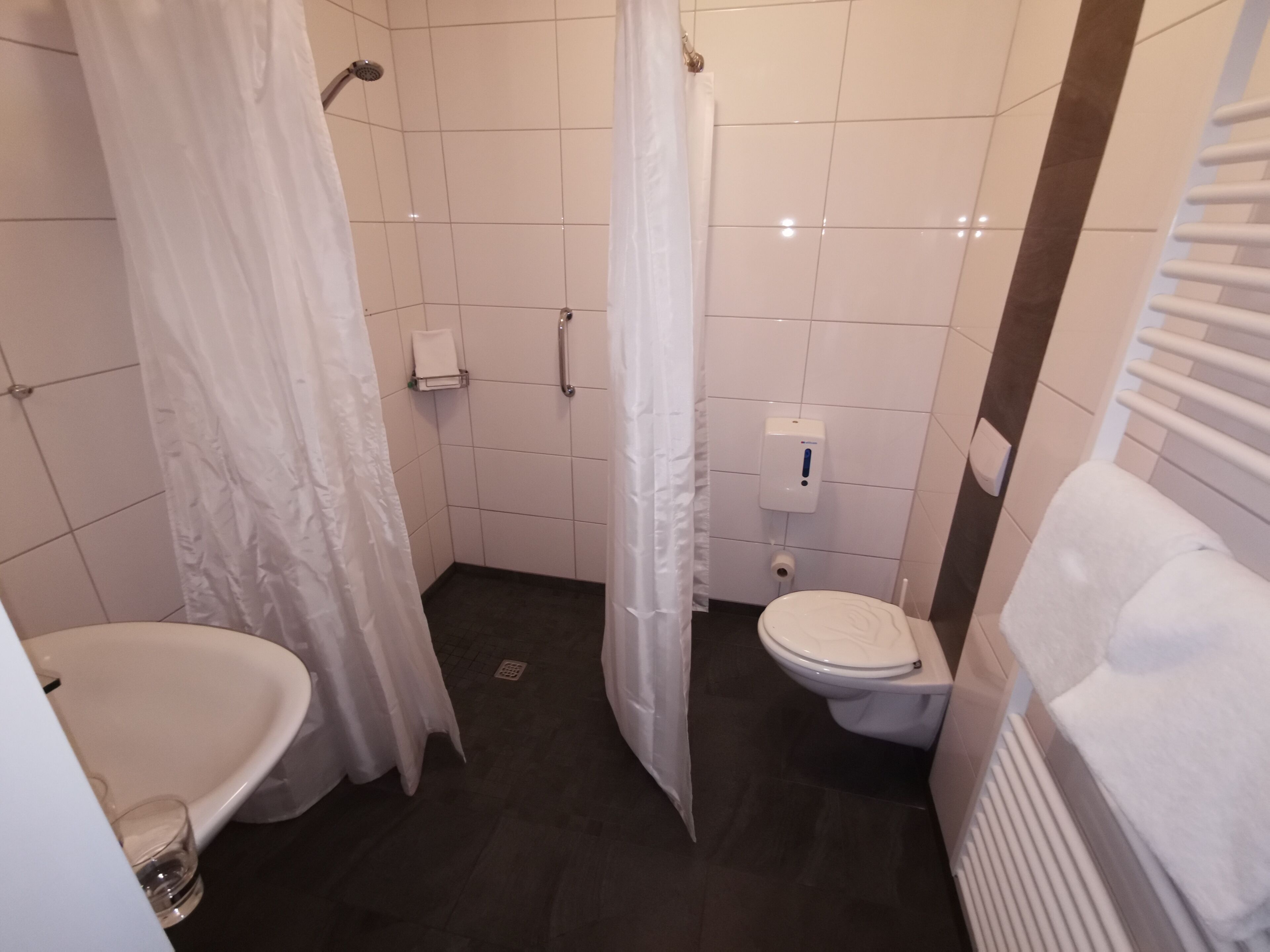 comfort double room, private bathroom, garden view | bathroom