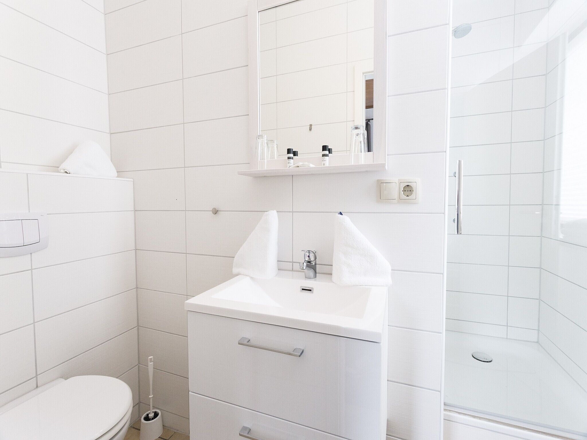 classic single room, private bathroom | bathroom