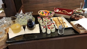 A buffet table with various food items including pastries, fruits, and beverages. - Landhaus Sundern (Tecklenburg)