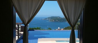  CASA MONARCA. Playa La Ropa, Zihuatanejo, Gro. México.