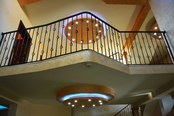 Luxury Apartment, 4 Bedrooms, Hot Tub, Sea View | 1 bedroom, desk, soundproofing, iron/ironing board
