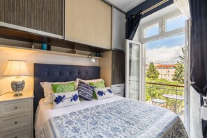 3 bedrooms, in-room safe, iron/ironing board, free WiFi