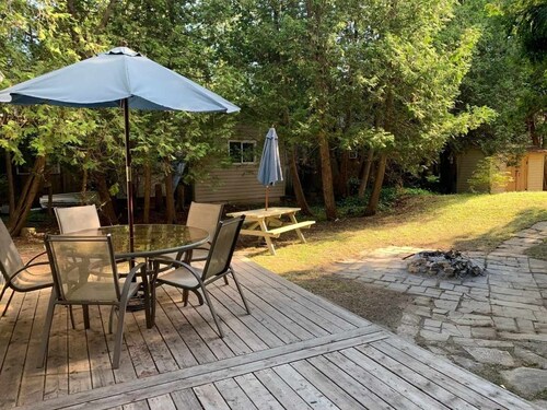 3 Bedroom cottage in the Heart of Sauble Beach