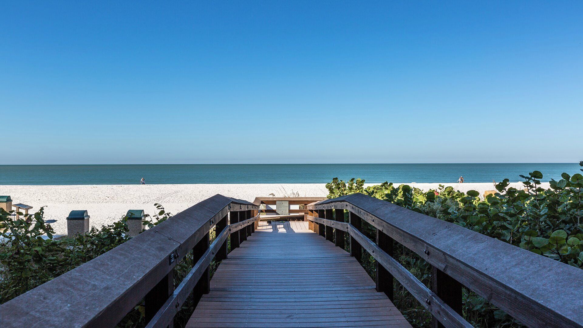 Am Strand, Liegestühle, Strandtücher
