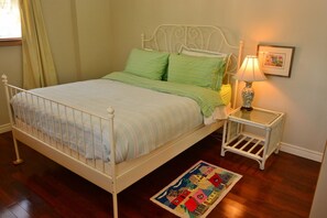 4 bedrooms, desk, iron/ironing board, free WiFi