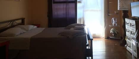 Chambre Double Classique, salle de bains commune