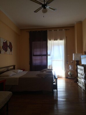 Classic Double Room, Shared Bathroom - Royal B&B (Rome)
