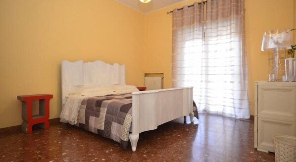 Classic Double Room, Shared Bathroom - Royal B&B (Rome)