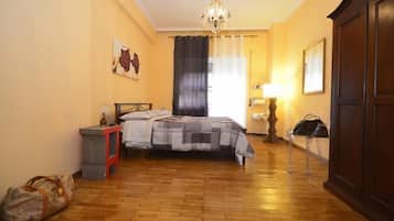 Classic-Doppelzimmer, Gemeinschaftsbad | 1 Schlafzimmer, kostenlose Babybetten, Zustellbetten, kostenloses WLAN