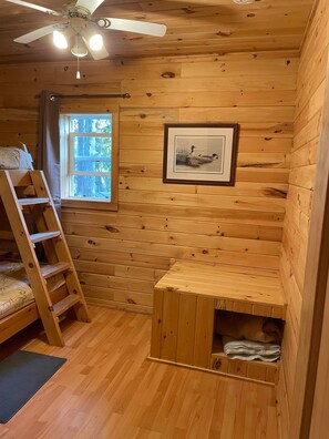 8 bedrooms, free WiFi, bed sheets, wheelchair access