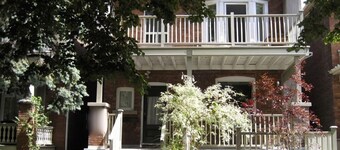 Beautiful Large 2000SF Three Bdrm Apt Roncesvalles/High Park