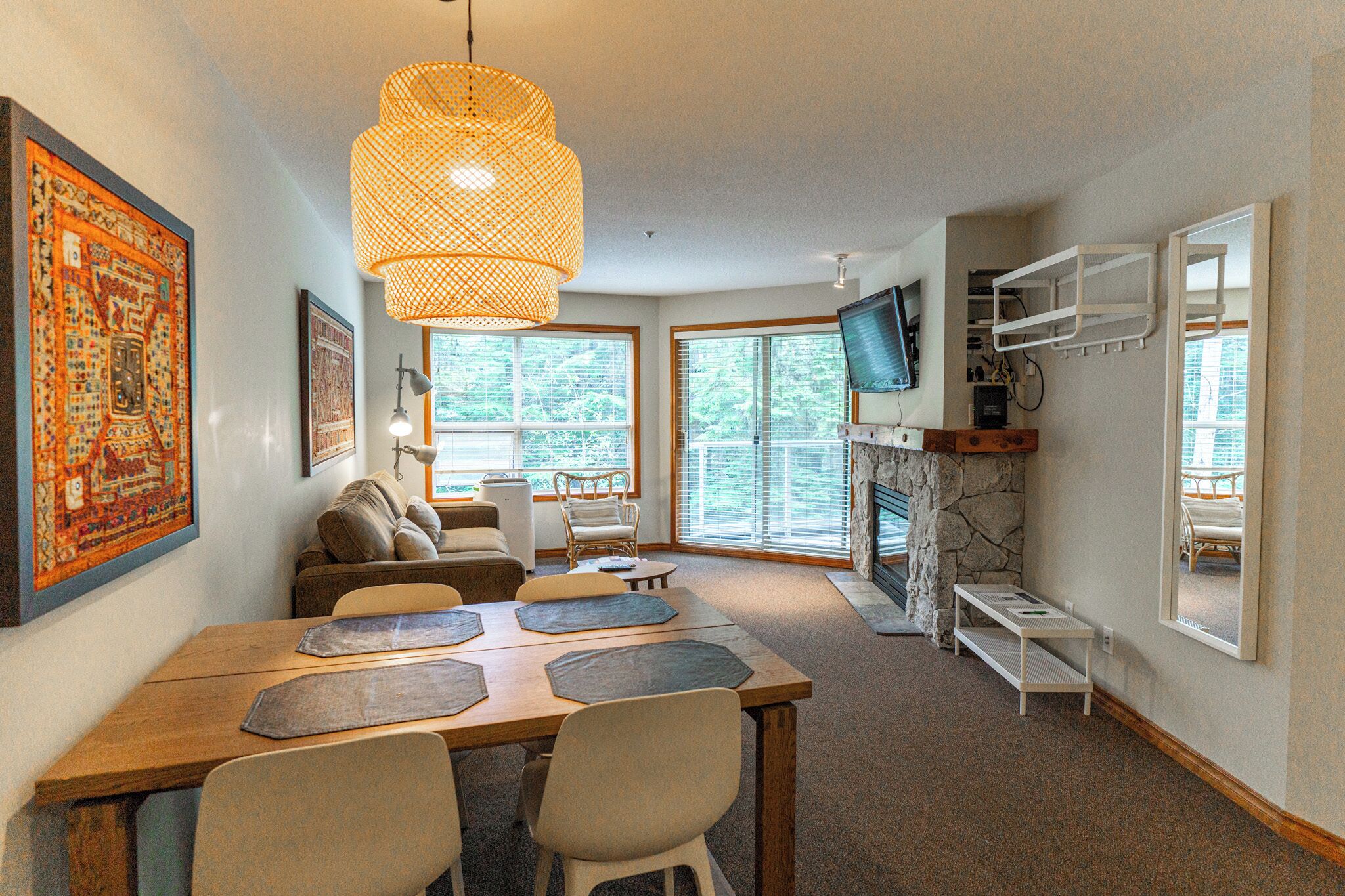 Televisio, takka, DVD-soitin