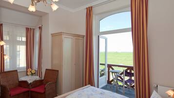 Doppelzimmer, Balkon, Meerblick | Zimmersafe, Schreibtisch, kostenloses WLAN, Bettwäsche