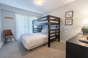 2 bedrooms, iron/ironing board, Internet, bed sheets