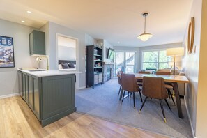 Interior - Aspens #358 Prime Ski-in Ski-out Location! Pool, Hot tubs, BBQ, sleeps 6 (Whistler)