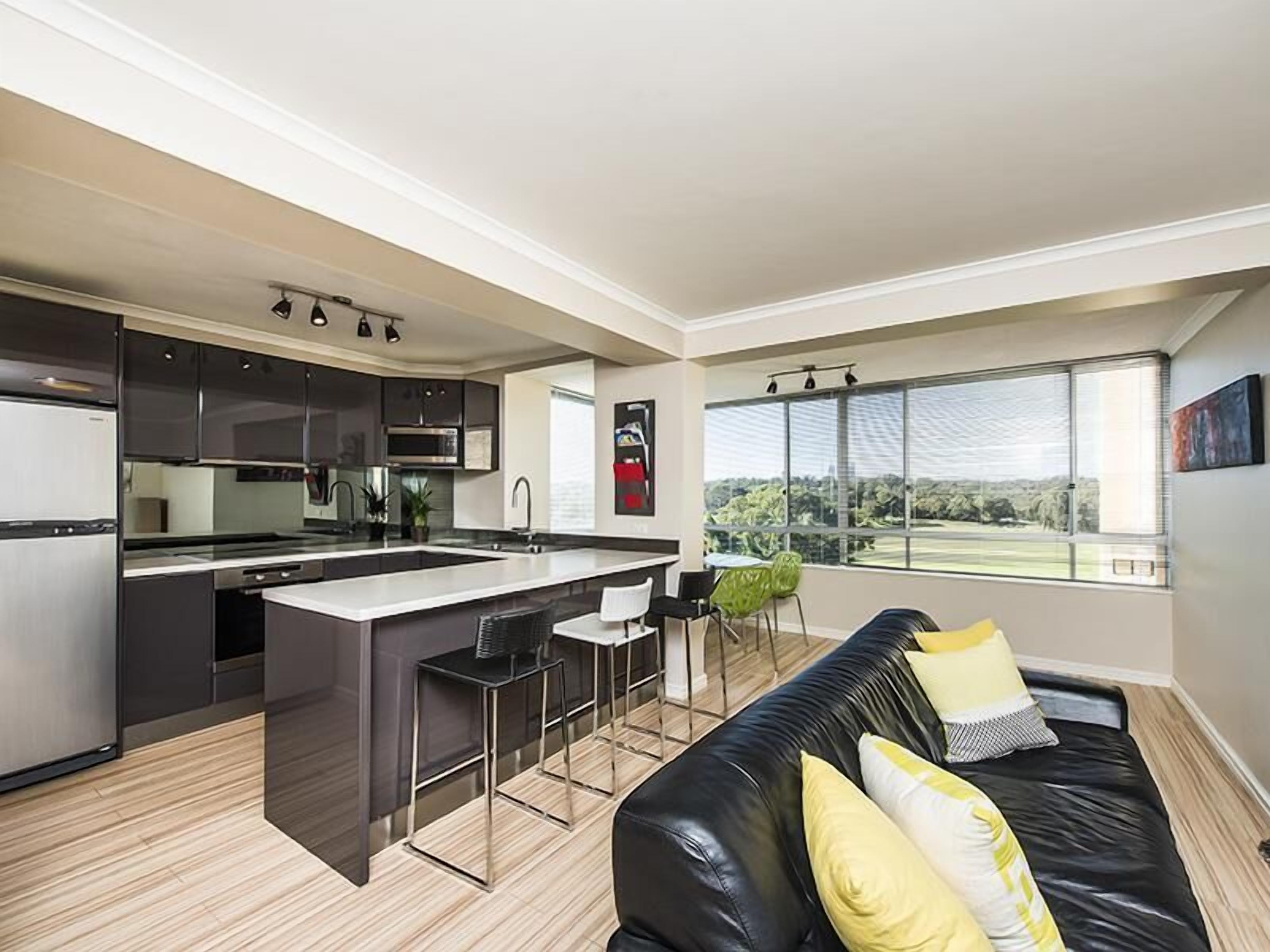 Stylish two bedroom apartment with penthouse views to the city,