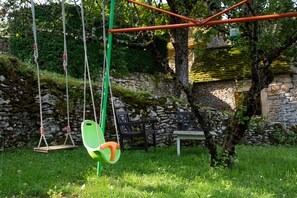 Superior-Ferienhaus, mit Bad, Gartenblick (Maison Milou) | AuĂen-Kinderspielplatz