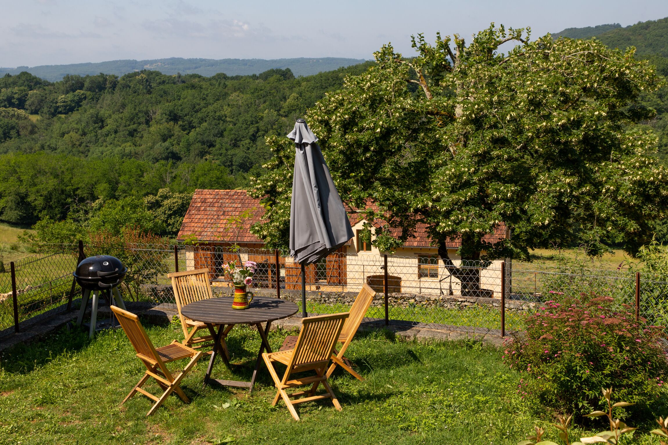 Cottage Supérieur, salle de bains attenante, vue jardin (et piscine) | Extérieur